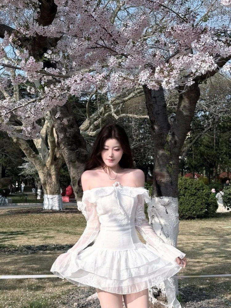 Enticing White Lace Splicing A-Line Ruffles Mini Skirt Glam Long Sleeve Off-Shoulder Tiered Short Dress AP4018