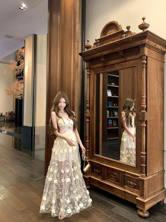 Dramatic A-Line 3D Floral Cutout Maxi Dress Dreamy Spaghetti Straps Splicing Tulle Long Dress AP4039