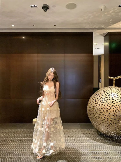 Dramatic A-Line 3D Floral Cutout Maxi Dress Dreamy Spaghetti Straps Splicing Tulle Long Dress AP4039