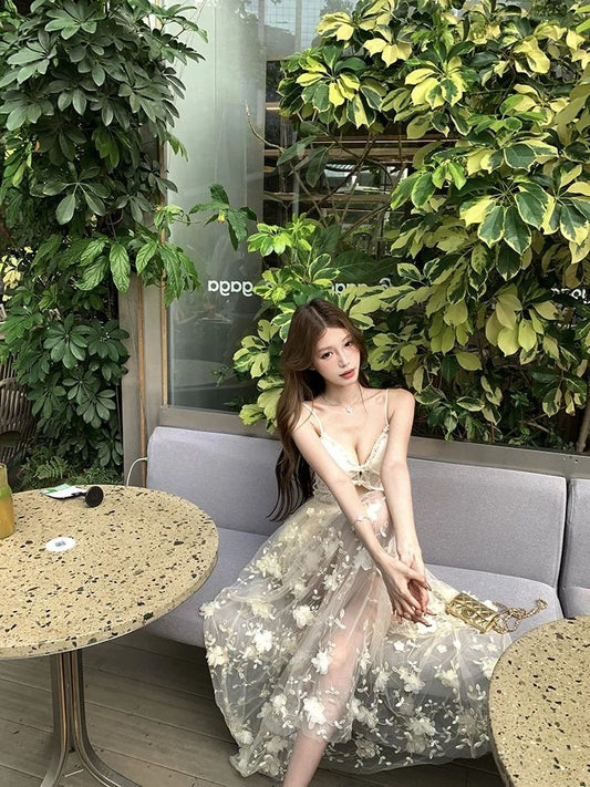 Dramatic A-Line 3D Floral Cutout Maxi Dress Dreamy Spaghetti Straps Splicing Tulle Long Dress AP4039