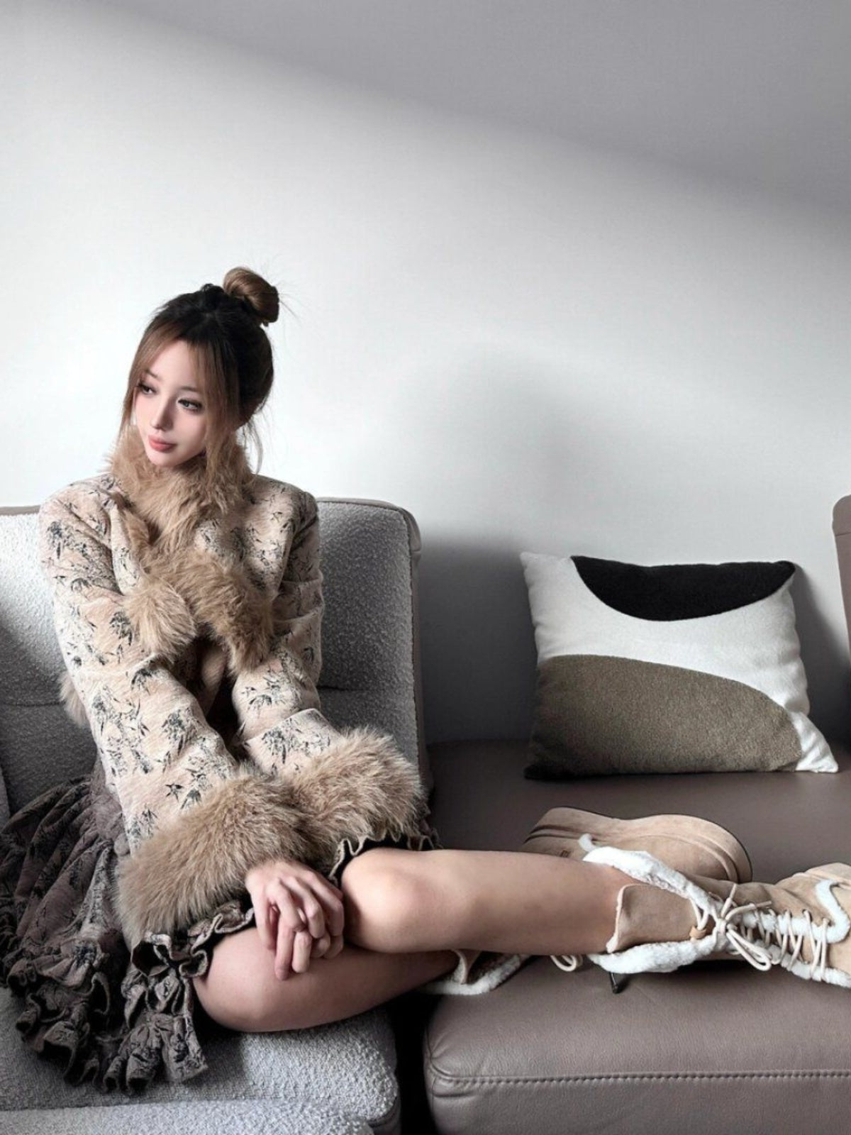 Appealing High Collar Long Sleeve Cinched-Waist Mini Skirt Vintage A-Line Fur Trim 2-Piece Set Short Dress AP4081