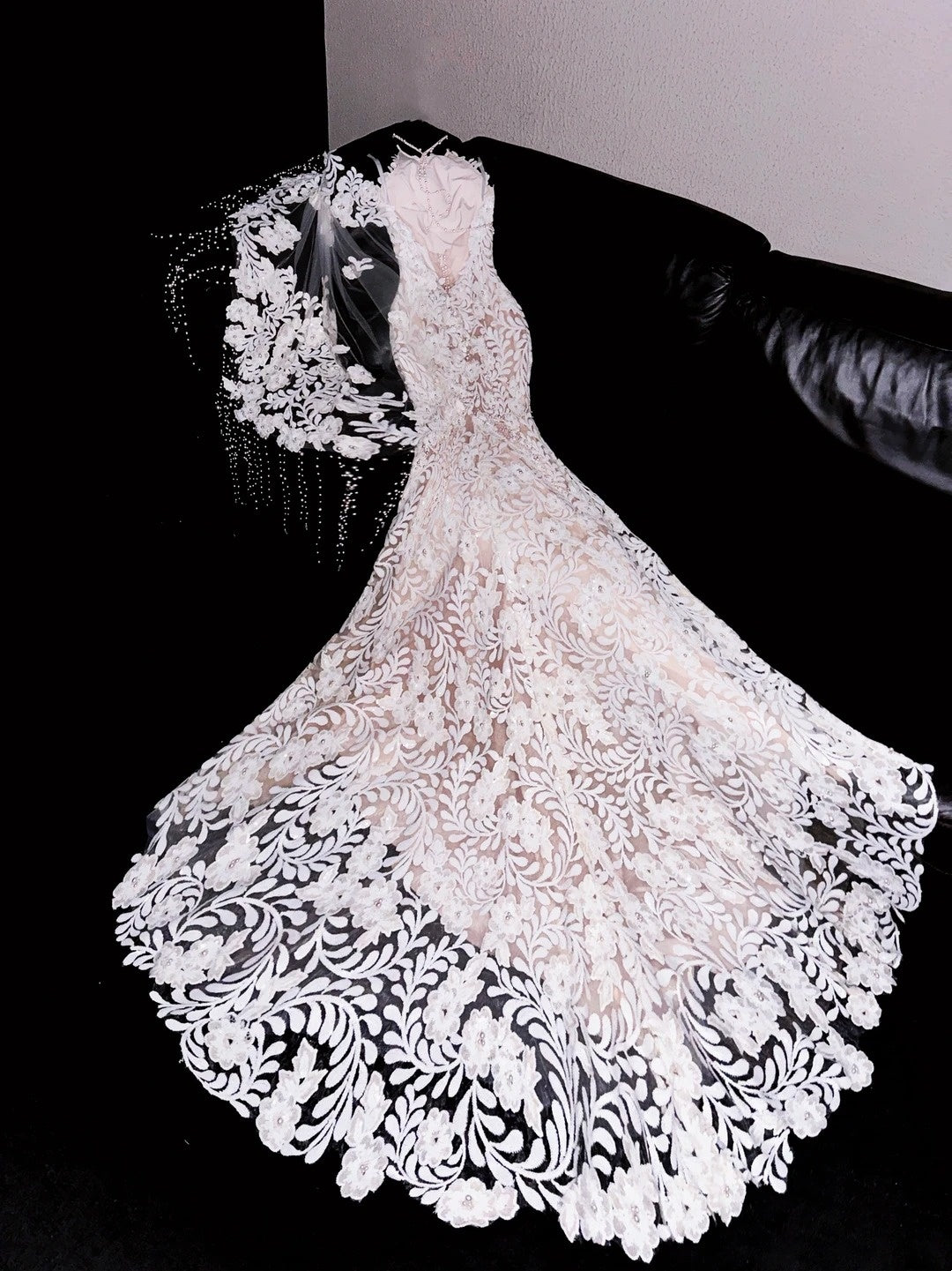 Superb Halter Neck Bridal Dress Beads Appliques Mermaid Wedding Dress AP4425