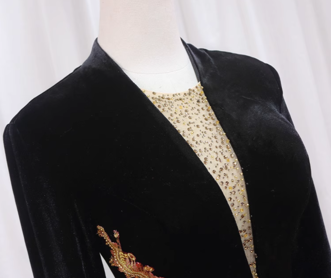 Fabulous A-Line V Neck Formal Gowns Long Sleeve Appliques Sequins Backless Black & Red Prom Dress AP4512