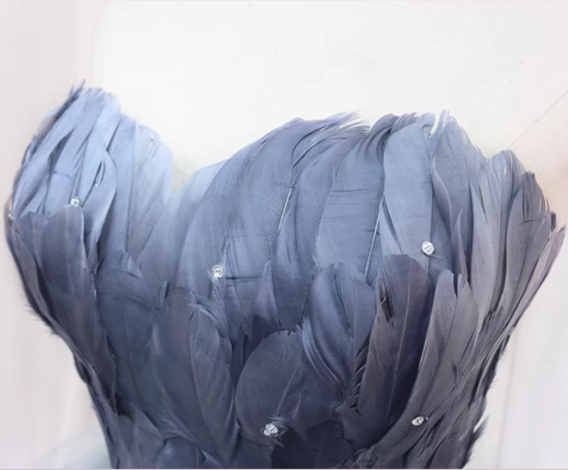Glittering A-Line Strapless Birthday Gowns Feather Beading Sequins Tiered Tulle Homecoming Dress AP4551