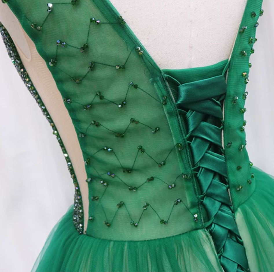 Exquisite A-Line V Neck Evening Gowns Sleeveless Ruffles Tulle Beading Sequins Prom Dress AP4638