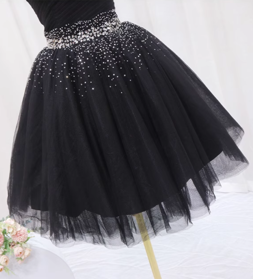 Appealing Off-Shoulder Black A-Line Birthday Dresses Sparkly Rhinestones Pleated Tulle Homecoming Dress AP4646
