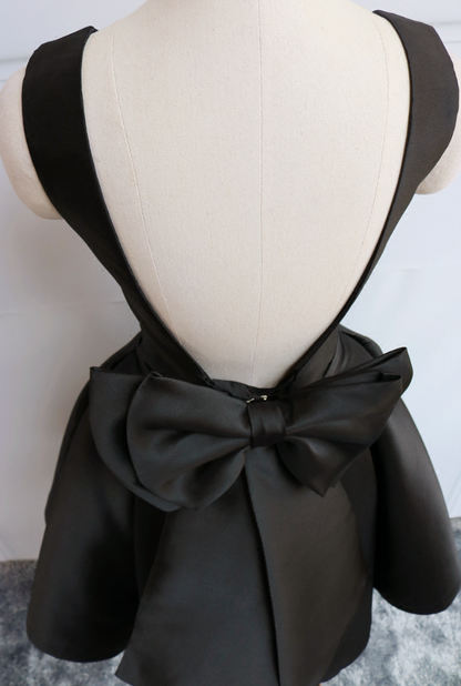 Luxurious Square Neck A-Line Birthday Dresses Backless Bows Black Homecoming Dress AP4730