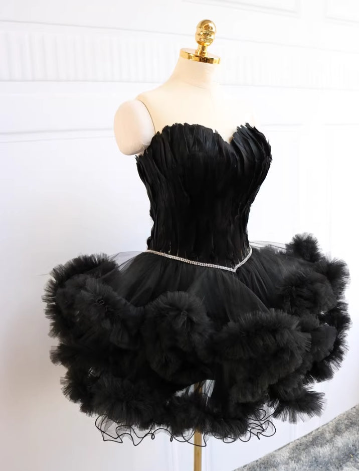 Graceful A-Line Strapless Birthday Dresses Feather Beading Black Ruffled Tulle Homecoming Dress AP4732