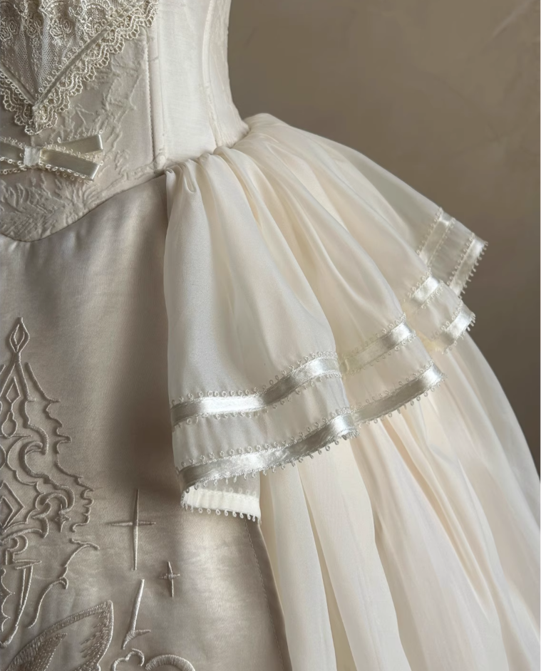 New Tendency Halter Neck A-Line Sweet 16 Gowns Tulle Backless Embroidery Prom Dress AP4775