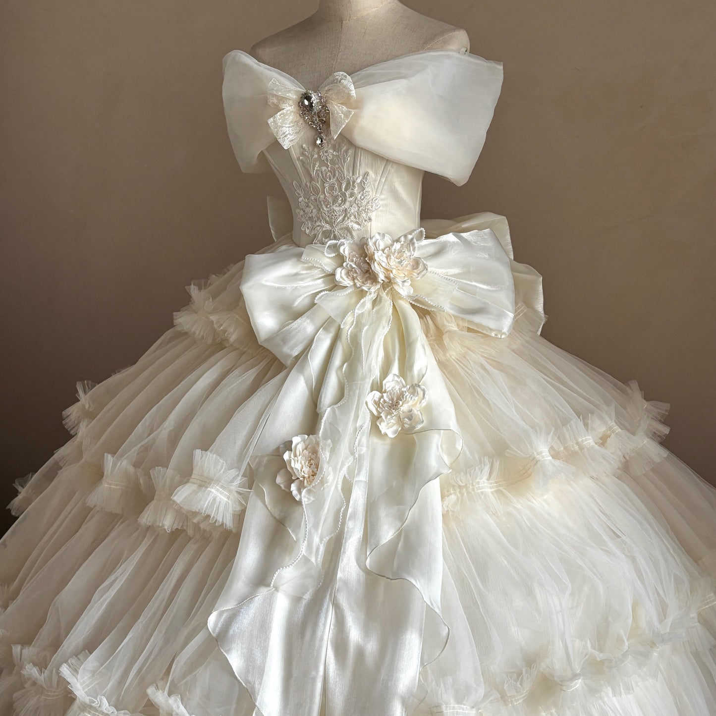 Exquisite A-Line Off Shoulder 3D Floal Sweet 16th Gowns Bows Applique Lace Crystals Prom Dress AP4777