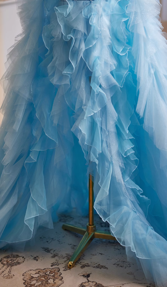 Graceful Strapless A-Line Ruffled Tulle Sweet 16th Dresses Sequins Beading High-Slit Prom Dress AP4952