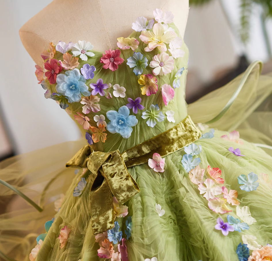 Voluminous Strapless A-Line Sweet 16th Gowns Appliques Green Tulle Velvet Bow Prom Dress AP5022