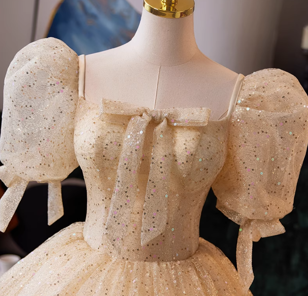 Vintage Square Neck A-Line Layered Tulle Sweet 16th Gowns Bows Sequins Puff Short Sleeve Prom Dress AP5037