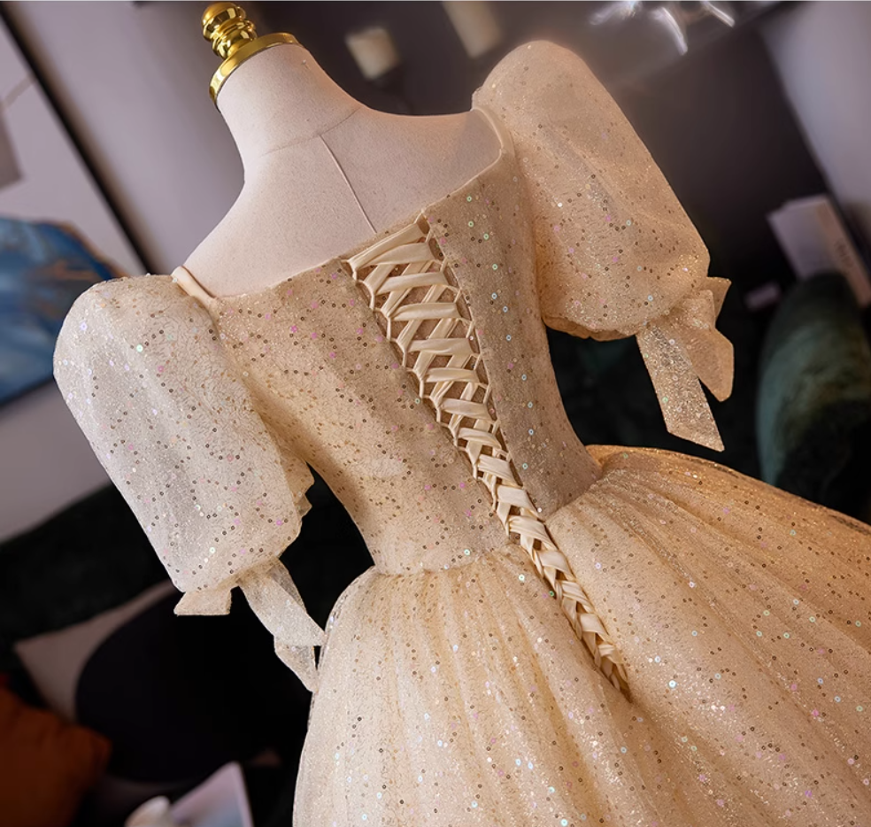 Vintage Square Neck A-Line Layered Tulle Sweet 16th Gowns Bows Sequins Puff Short Sleeve Prom Dress AP5037