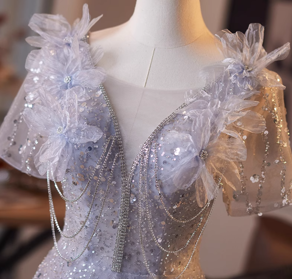 Amazing V Neck A-Line Short Sleeve Tulle Sweet 16th Gowns Appliques Sequins Beading Prom Dress AP5080
