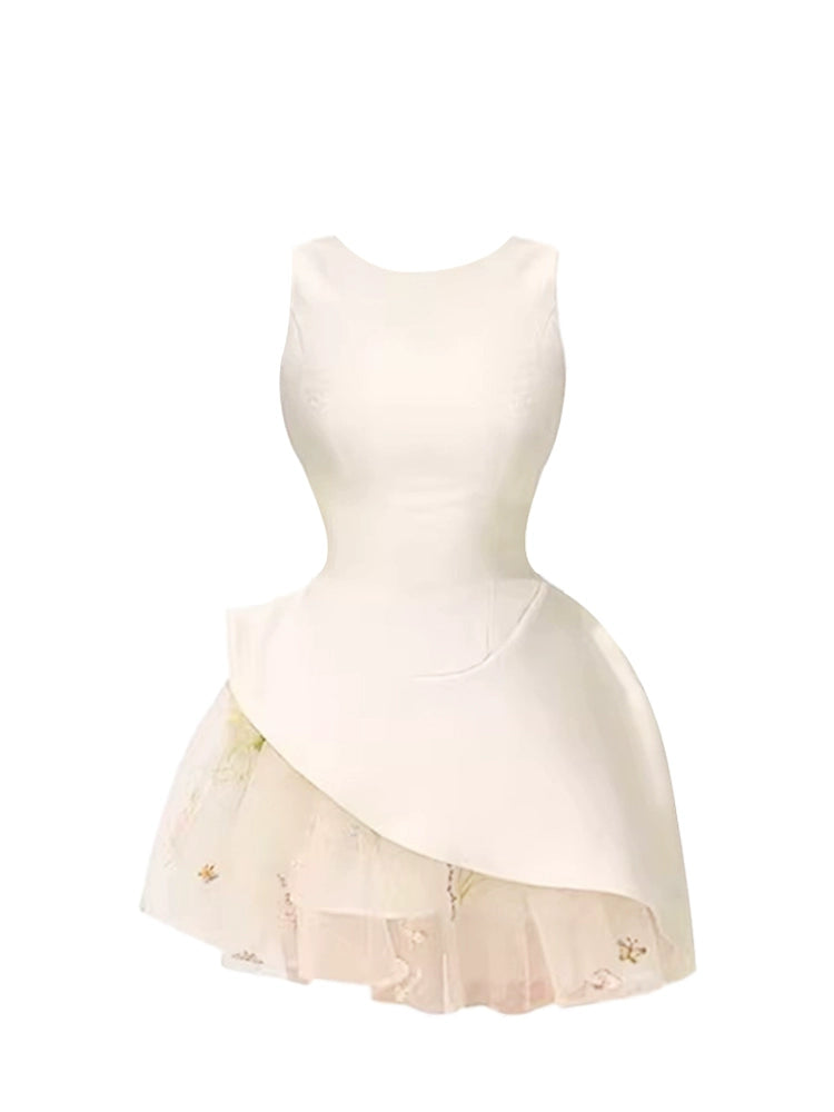 Vogue Asymmetrical Hem Cinched Waist A-Line Mini Skirt Simple Tulle Trim White Sleeveless Crew Neck Short Dress AP5138