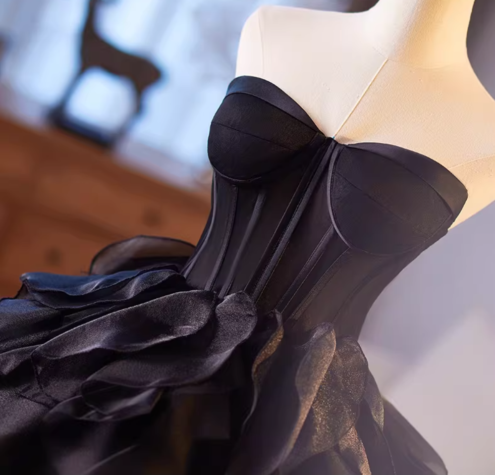 Casual Strapless A-Line Sweet 16th Gowns Black Ruffles Tulle Prom Dress AP5148