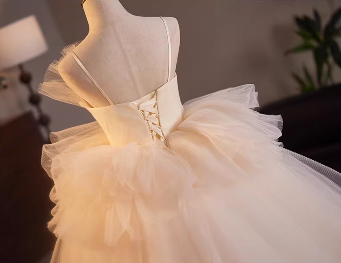 New Tendency A-Line Spaghetti Strap Bridal Gowns Appliques Sequins Tiered Tulle Wedding Dress AP5155