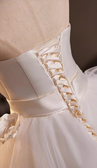 Lovely A-Line Strapless Tulle Bridal Gowns Handmade Flowers Bow Pleated Satin Wedding Dress AP5156