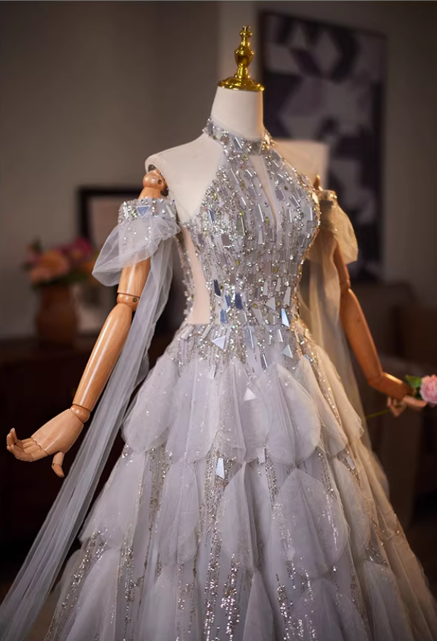 Stunning Halter Neck Cutout A-Line Sweet 16 Gowns Crystals Sequins Tulle Prom Dress AP5193
