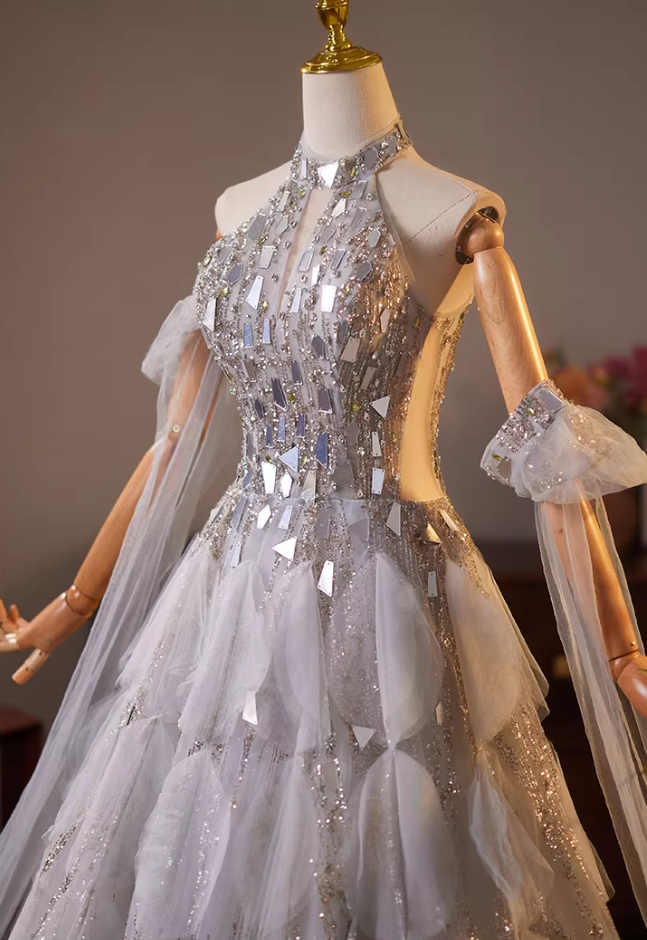 Stunning Halter Neck Cutout A-Line Sweet 16 Gowns Crystals Sequins Tulle Prom Dress AP5193