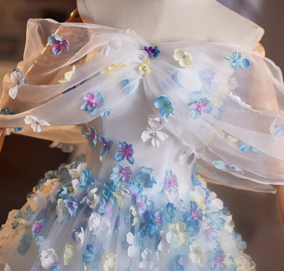 Charming A-Line Tulle Off-Shoulder Sweet 16th Dresses Appliques Beads Prom Dress AP5200