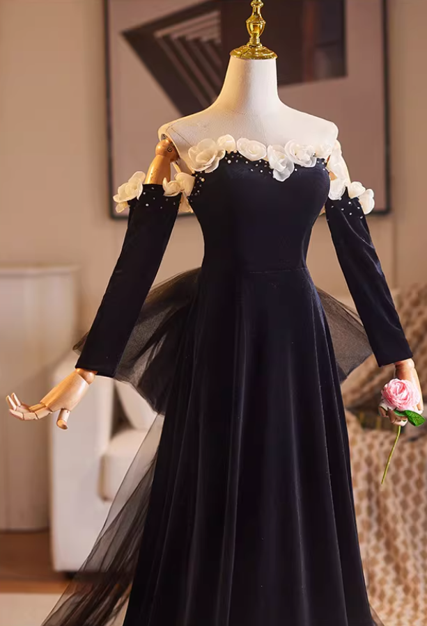 Fitted Off-Shoulder Black A-Line Sweet 16th Dresses Beads Appliques Long Sleeve Velvet Prom Dress AP5223