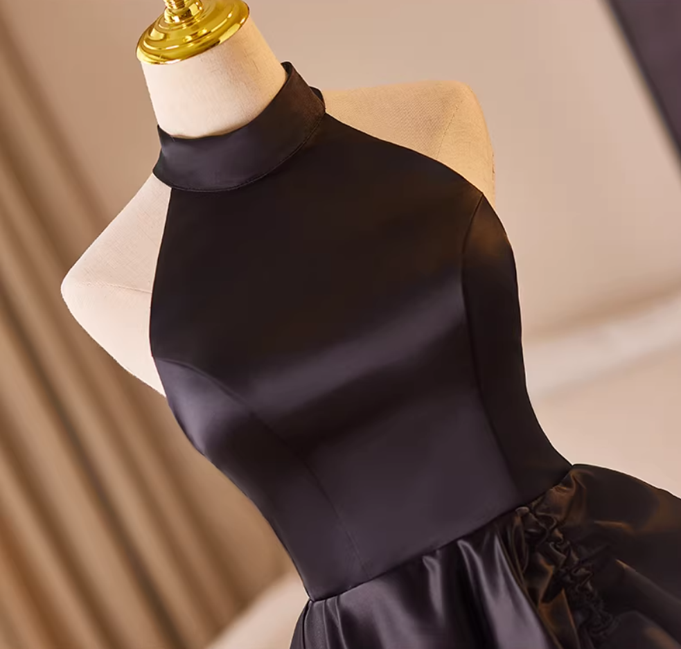Princess Halter Neck Gathered A-Line Black Sweet 16 Gowns Backless Black Satin Prom Dress AP5231