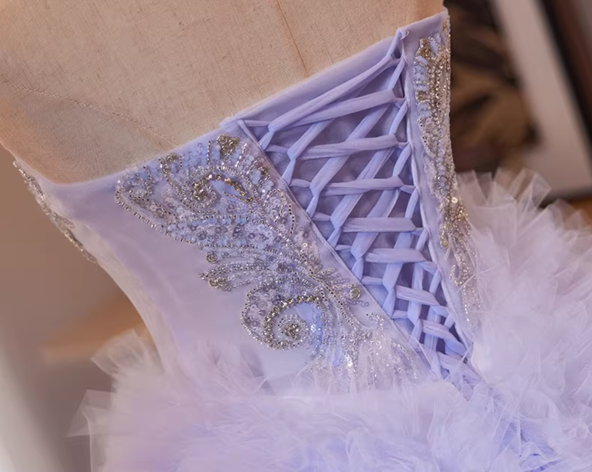 Victorian-Inspired A-Line Ruffles Tulle Strapless Sweet 16th Gowns Sequins Beading Prom Dress AP5240