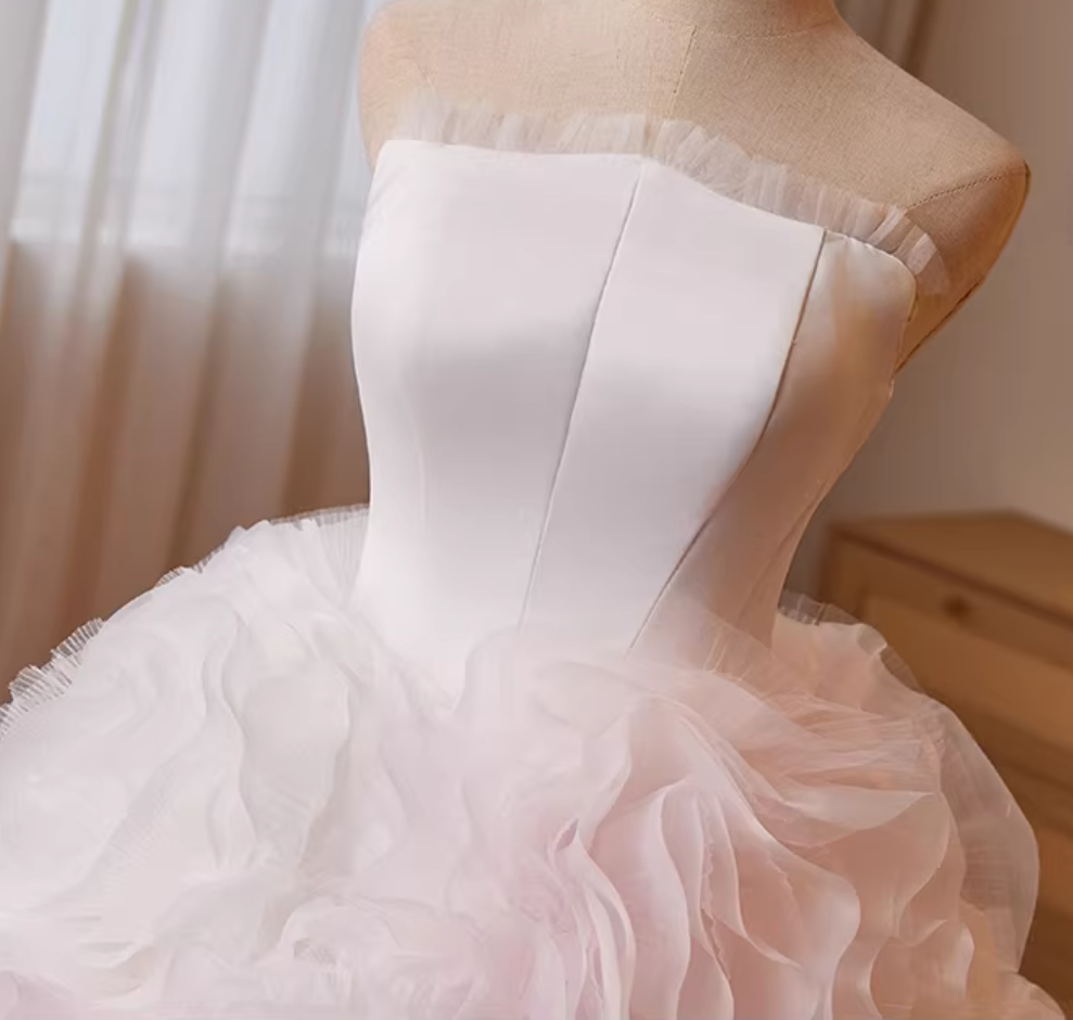 Victorian-Inspired Strapless A-Line Bridal Gowns Ruffles Tulle Wedding Dress AP5264