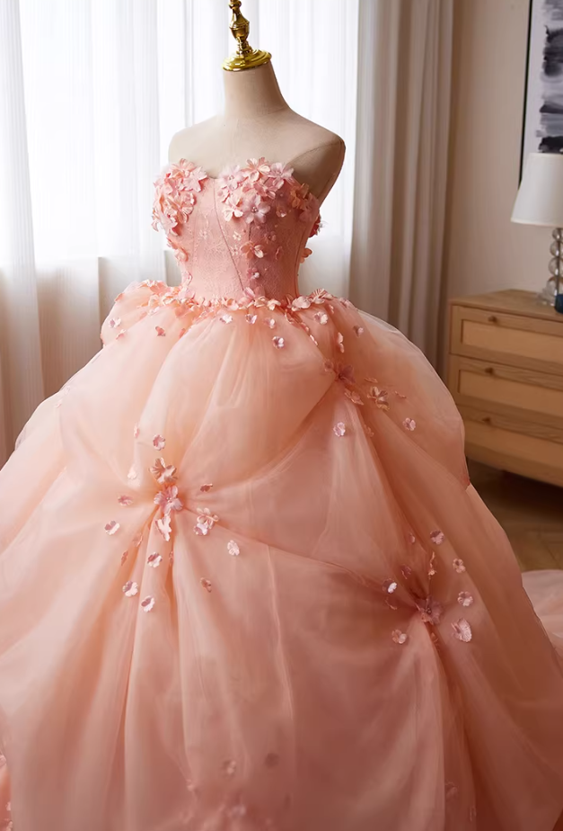 Sleek Strapless A-Line Sweet 16th Gowns Appliques Beads Lace Prom Dress AP5265