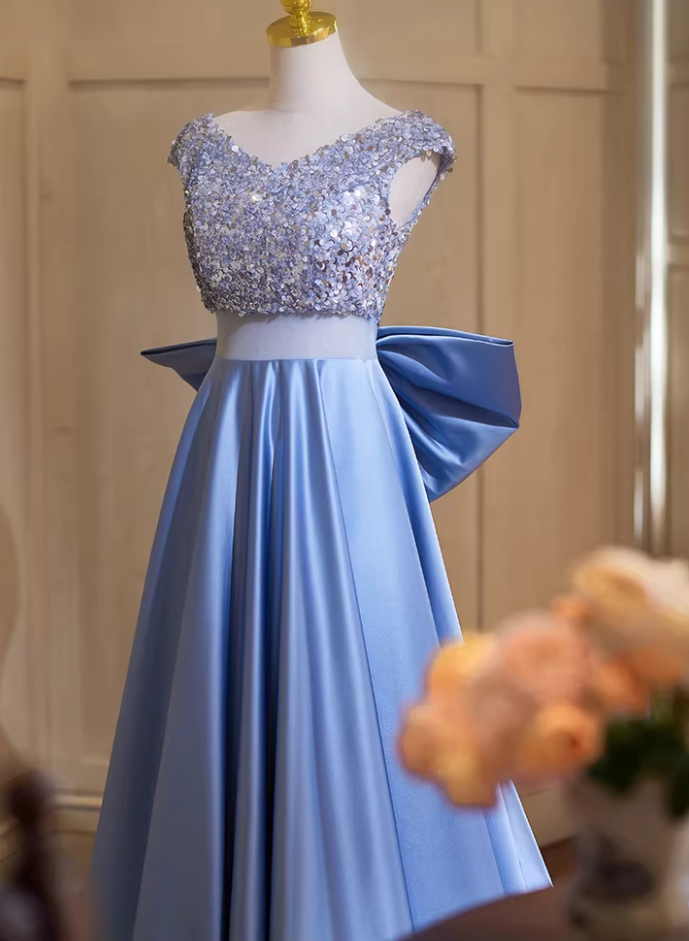 Ornate A-Line V Neck Sweet 16th Gowns With Bow Train Sequins Prom Dress AP5352