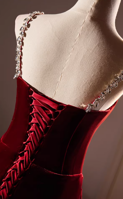 Dreamy Crystals Spaghetti Straps Draped Mermaid Evening Dresses 3D Appliques Red Velvet Prom Dress AP5525
