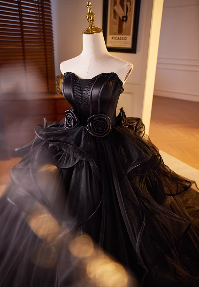 Voluminous Strapless A-Line Ruffles Black Tulle Sweet 16th Gowns Beads Handmade Flowers Prom Dress AP5604