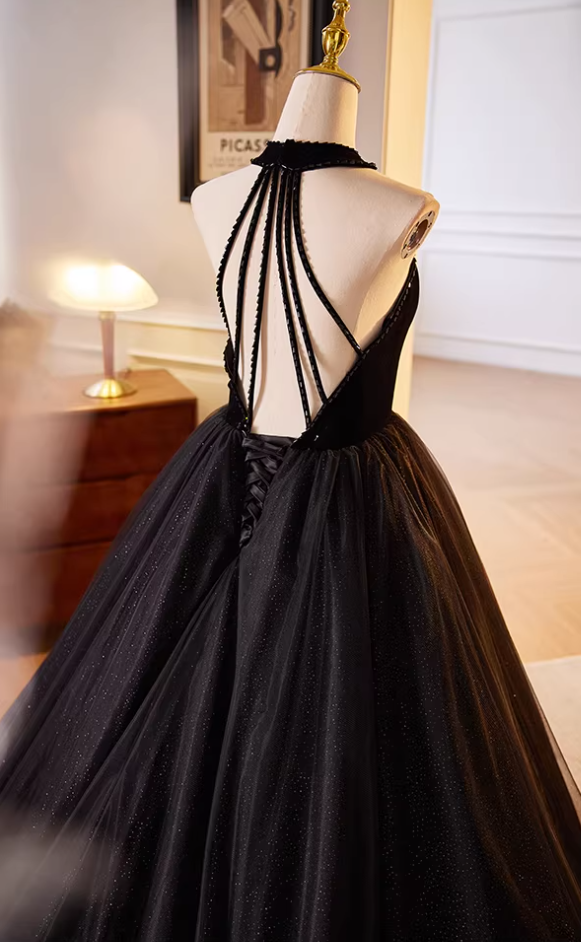 Gothic-Style Halter Neck A-Line Black Tulle Sweet 16 Gowns Beads Handmade Flowers Prom Dress AP5605