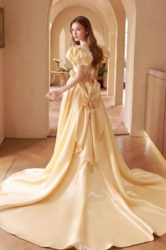 Maximalism A-Line V Neck Satin Sweet 16th Gowns Appliques Lace Puff Short Sleeve Prom Dress AP5648