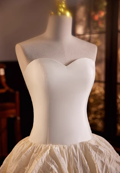 Sweet Strapless A-Line Bridal Gowns Handmade Flowers Wedding Dress AP5688