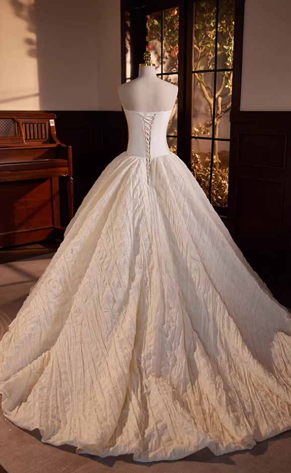Sweet Strapless A-Line Bridal Gowns Handmade Flowers Wedding Dress AP5688