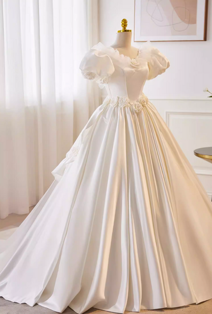 Fancy A-Line V Neck Bridal Gowns Appliques Ruffled Lace Puff Short Sleeve Satin Wedding Dress AP5730