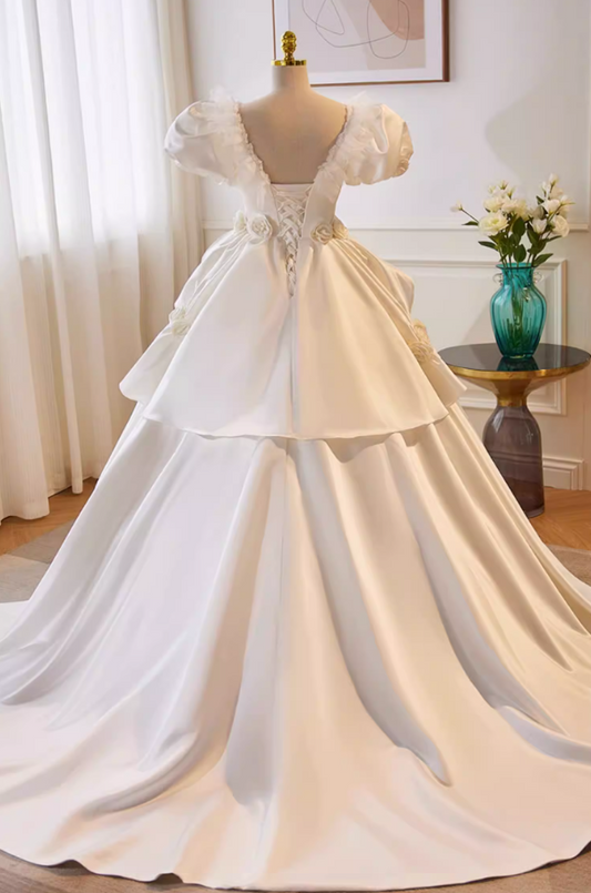 Fancy A-Line V Neck Bridal Gowns Appliques Ruffled Lace Puff Short Sleeve Satin Wedding Dress AP5730