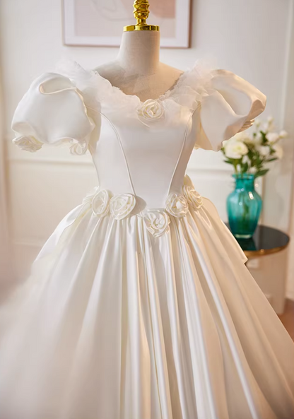 Fancy A-Line V Neck Bridal Gowns Appliques Ruffled Lace Puff Short Sleeve Satin Wedding Dress AP5730