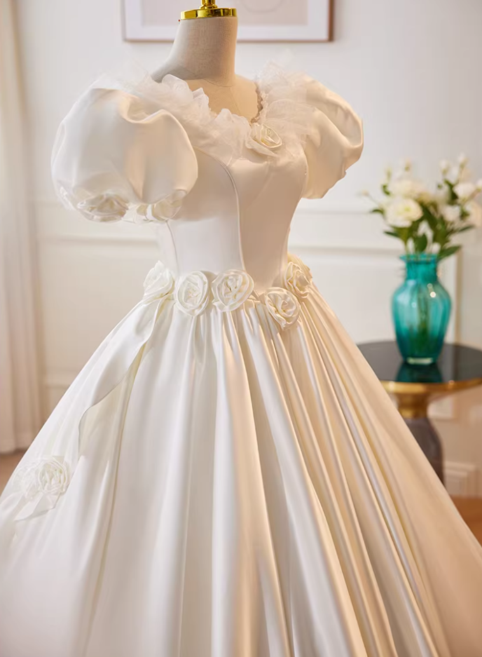 Fancy A-Line V Neck Bridal Gowns Appliques Ruffled Lace Puff Short Sleeve Satin Wedding Dress AP5730