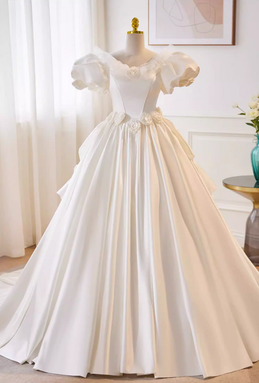 Fancy A-Line V Neck Bridal Gowns Appliques Ruffled Lace Puff Short Sleeve Satin Wedding Dress AP5730