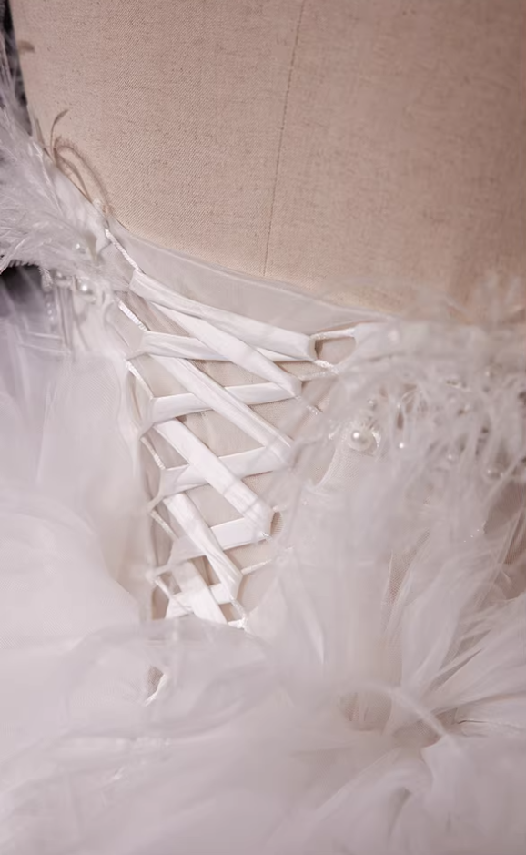 Fairy Strapless A-Line Bridal Gowns Tiered Tulle Feather Pearls Wedding Dress AP5738