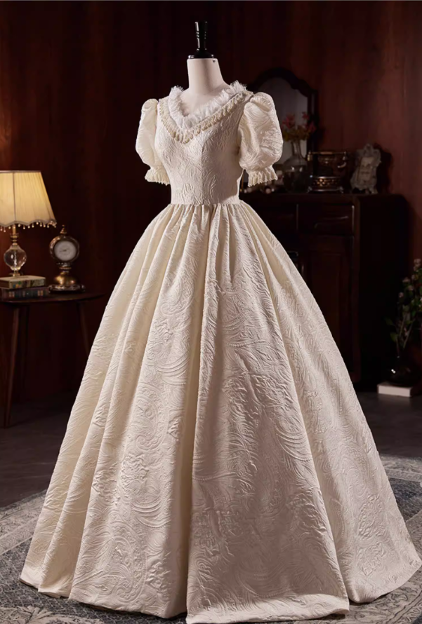 Fashionable A-Line Lace V Neck Textured Bridal Gowns Puff Short Sleeve Beading Wedding Dress AP5783