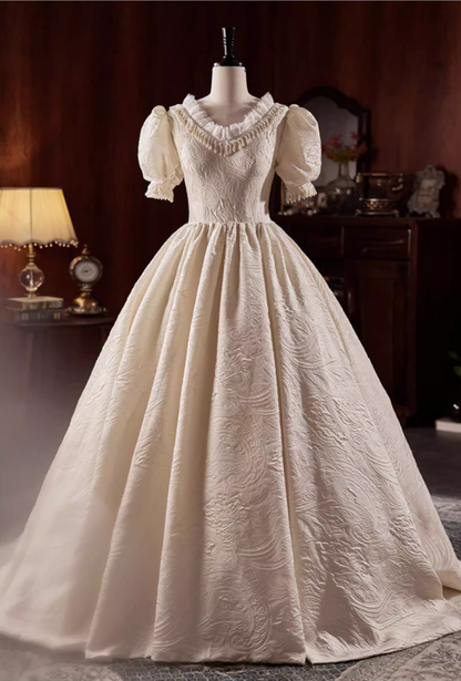 Fashionable A-Line Lace V Neck Textured Bridal Gowns Puff Short Sleeve Beading Wedding Dress AP5783