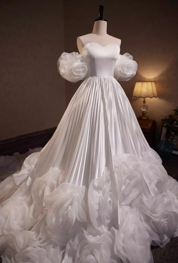 Lovely Strapless A-Line Bridal Gowns Handmade Flowers Pleated Wedding Dress AP5816