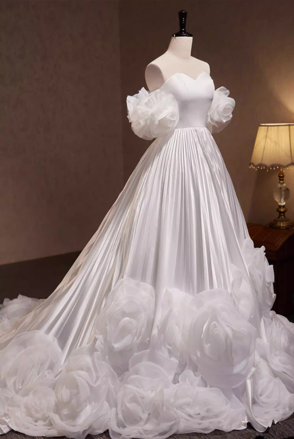 Lovely Strapless A-Line Bridal Gowns Handmade Flowers Pleated Wedding Dress AP5816