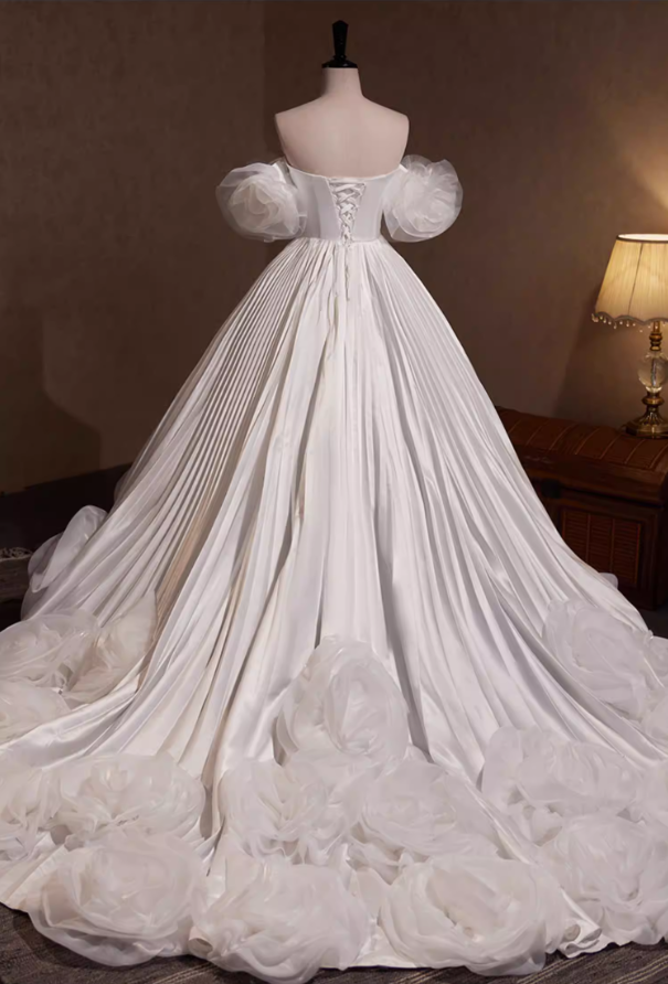 Lovely Strapless A-Line Bridal Gowns Handmade Flowers Pleated Wedding Dress AP5816