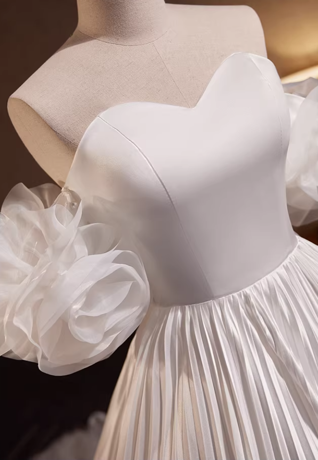 Lovely Strapless A-Line Bridal Gowns Handmade Flowers Pleated Wedding Dress AP5816